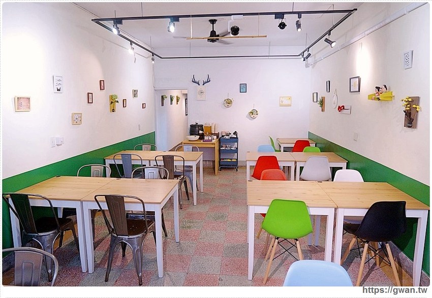 台中大份量丼飯~超逗趣紅布條,老闆警告 :『肚子要被搞大了!』