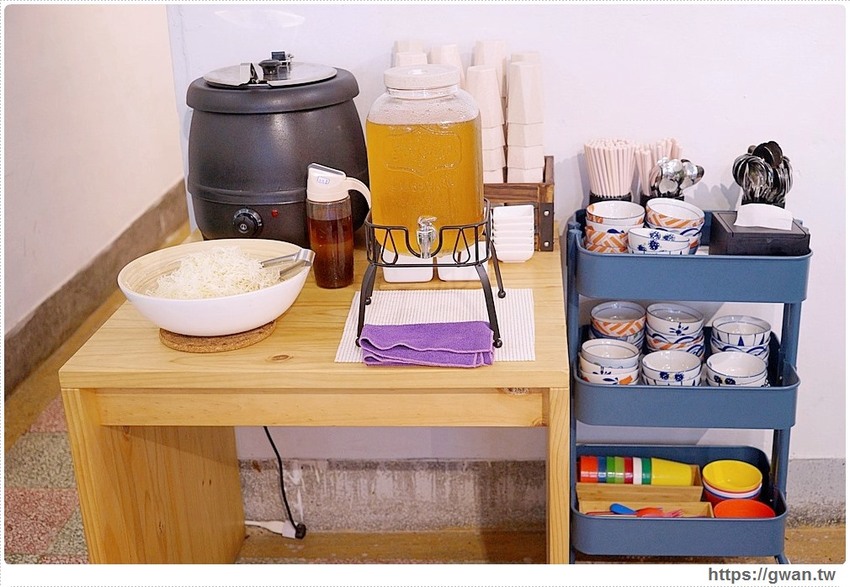 台中大份量丼飯~超逗趣紅布條,老闆警告 :『肚子要被搞大了!』