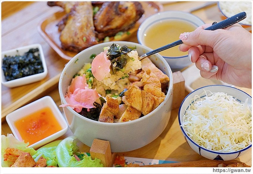 台中大份量丼飯~超逗趣紅布條,老闆警告 :『肚子要被搞大了!』