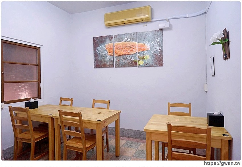 台中大份量丼飯~超逗趣紅布條,老闆警告 :『肚子要被搞大了!』