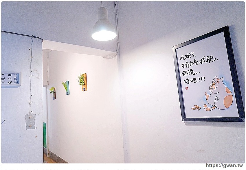 台中大份量丼飯~超逗趣紅布條,老闆警告 :『肚子要被搞大了!』