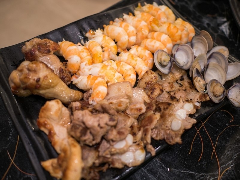 【新北中和】乾隆泰皇蝦,水道流水蝦現夾現烤吃到飽!