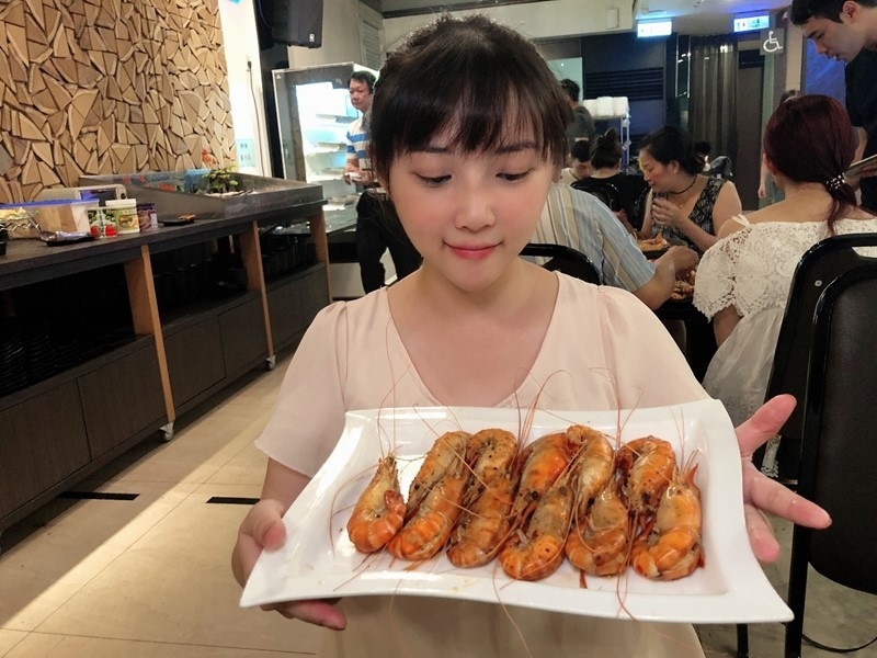 【新北中和】乾隆泰皇蝦,水道流水蝦現夾現烤吃到飽!
