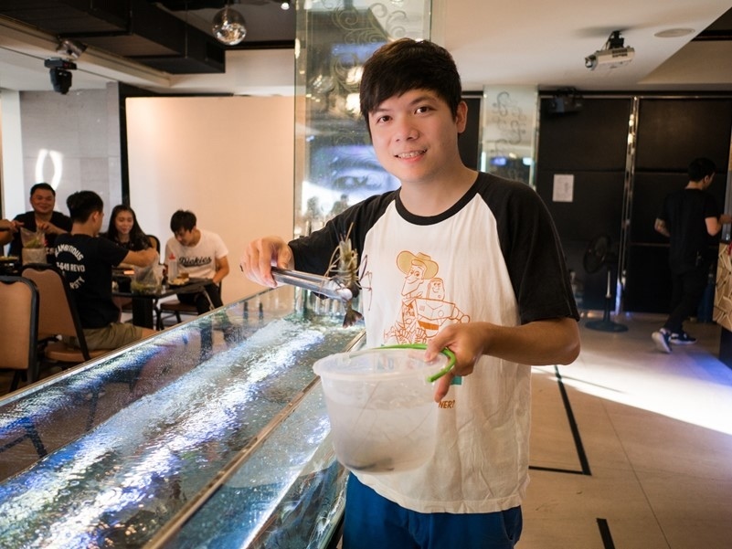 【新北中和】乾隆泰皇蝦,水道流水蝦現夾現烤吃到飽!