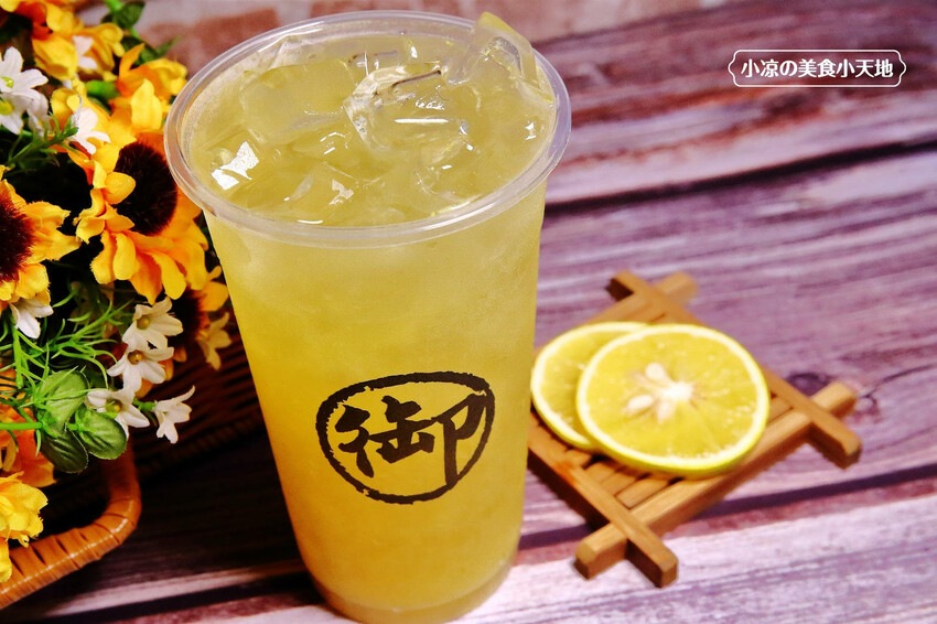 太平必喝飲料店推薦!季節限定柳橙綠茶,每口都是鮮榨柳丁汁,冬季狂賣燒仙草回歸,滿滿配料加硬花生超飽足