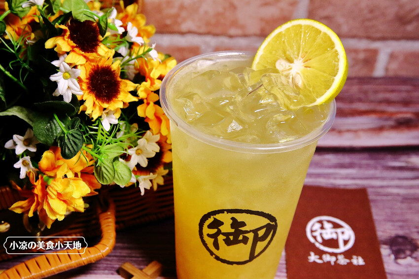 太平必喝飲料店推薦!季節限定柳橙綠茶,每口都是鮮榨柳丁汁,冬季狂賣燒仙草回歸,滿滿配料加硬花生超飽足