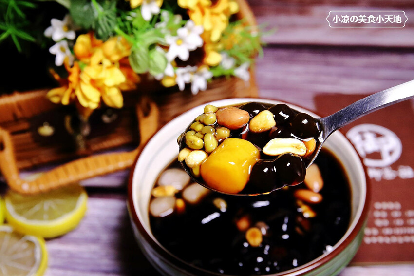 太平必喝飲料店推薦!季節限定柳橙綠茶,每口都是鮮榨柳丁汁,冬季狂賣燒仙草回歸,滿滿配料加硬花生超飽足