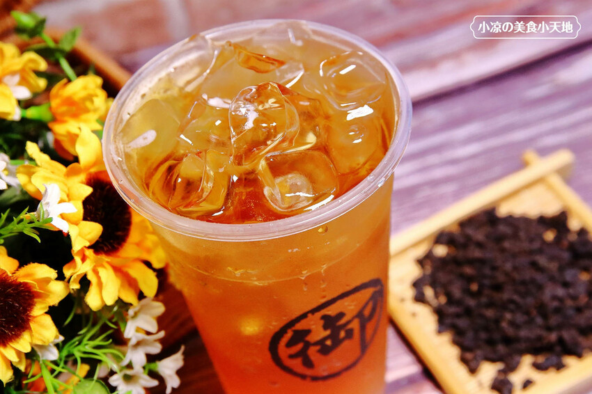 太平必喝飲料店推薦!季節限定柳橙綠茶,每口都是鮮榨柳丁汁,冬季狂賣燒仙草回歸,滿滿配料加硬花生超飽足