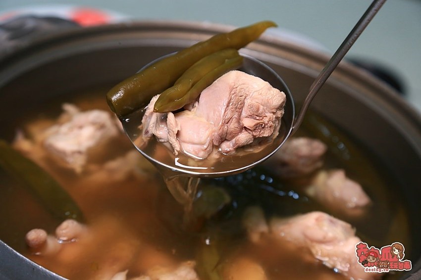 【台南美食】86快速道路下的隱藏版土雞城！想吃？記得先google：天美土雞城 - 熱血玩台南。跳躍新世界