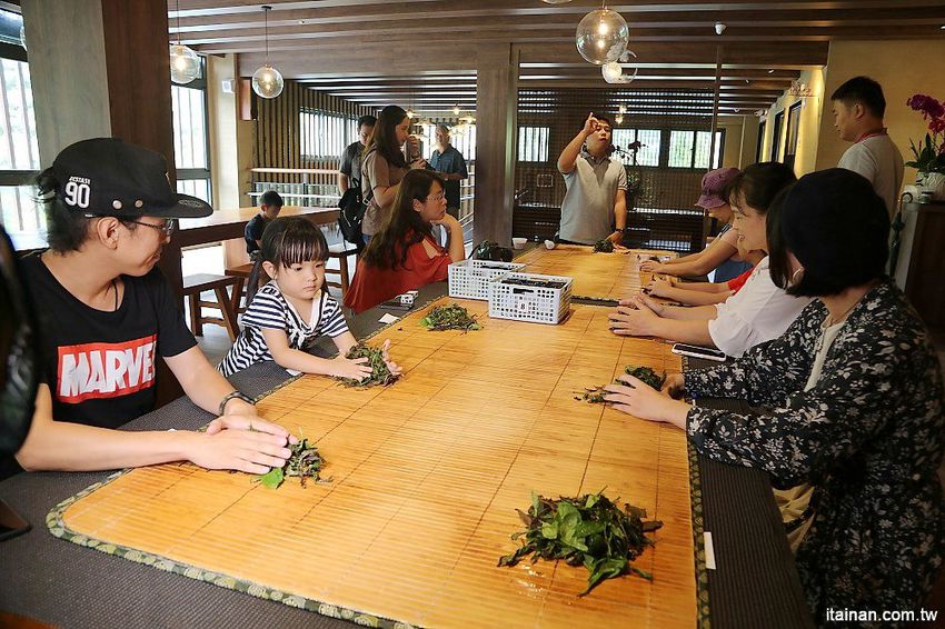 南投景點|HOHOCHA喝喝茶·台灣香日月潭紅茶廠~紅茶導覽、揉茶DIY、Pizza DIY、黃金品茗、混茶初體驗!玩上一整天也沒問題! - 台南好Food遊