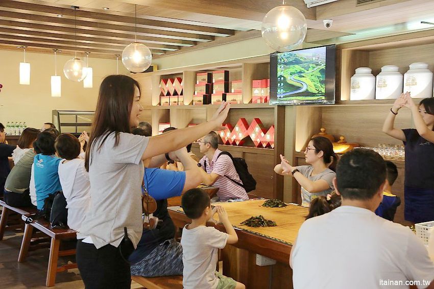 南投景點|HOHOCHA喝喝茶·台灣香日月潭紅茶廠~紅茶導覽、揉茶DIY、Pizza DIY、黃金品茗、混茶初體驗!玩上一整天也沒問題! - 台南好Food遊