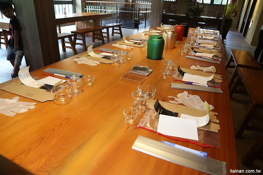 南投景點|HOHOCHA喝喝茶·台灣香日月潭紅茶廠~紅茶導覽、揉茶DIY、Pizza DIY、黃金品茗、混茶初體驗!玩上一整天也沒問題! - 台南好Food遊