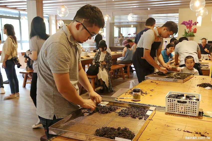 南投景點|HOHOCHA喝喝茶·台灣香日月潭紅茶廠~紅茶導覽、揉茶DIY、Pizza DIY、黃金品茗、混茶初體驗!玩上一整天也沒問題! - 台南好Food遊