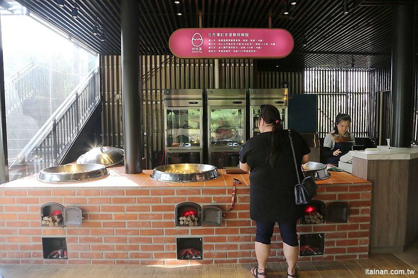 南投景點|HOHOCHA喝喝茶·台灣香日月潭紅茶廠~紅茶導覽、揉茶DIY、Pizza DIY、黃金品茗、混茶初體驗!玩上一整天也沒問題! - 台南好Food遊