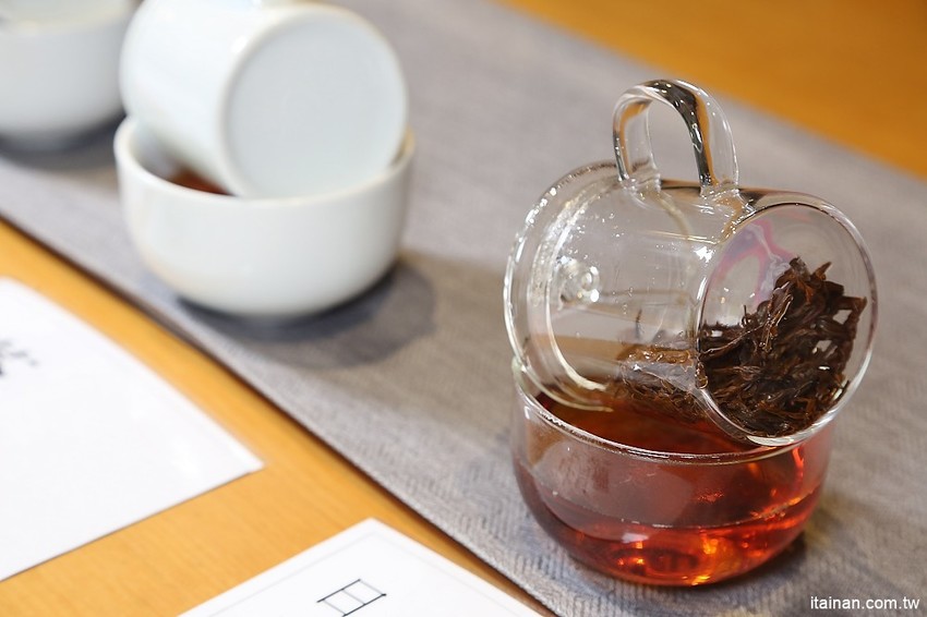 南投景點|HOHOCHA喝喝茶·台灣香日月潭紅茶廠~紅茶導覽、揉茶DIY、Pizza DIY、黃金品茗、混茶初體驗!玩上一整天也沒問題! - 台南好Food遊