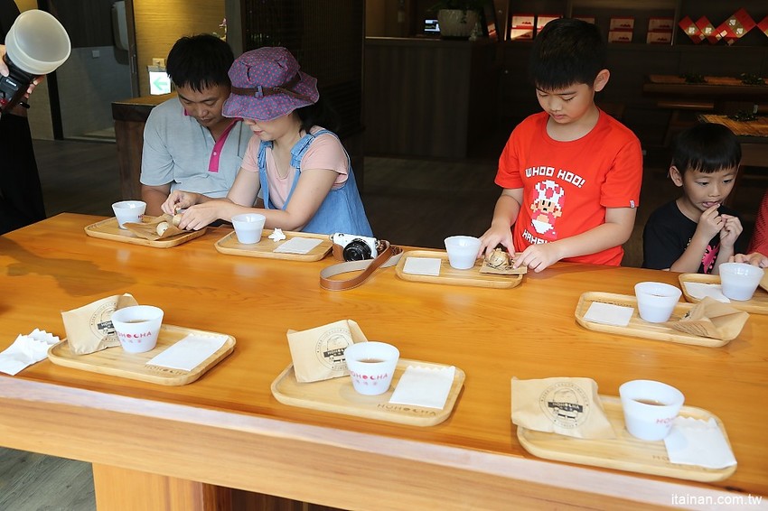 南投景點|HOHOCHA喝喝茶·台灣香日月潭紅茶廠~紅茶導覽、揉茶DIY、Pizza DIY、黃金品茗、混茶初體驗!玩上一整天也沒問題! - 台南好Food遊