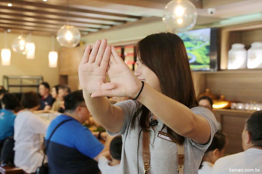 南投景點|HOHOCHA喝喝茶·台灣香日月潭紅茶廠~紅茶導覽、揉茶DIY、Pizza DIY、黃金品茗、混茶初體驗!玩上一整天也沒問題! - 台南好Food遊