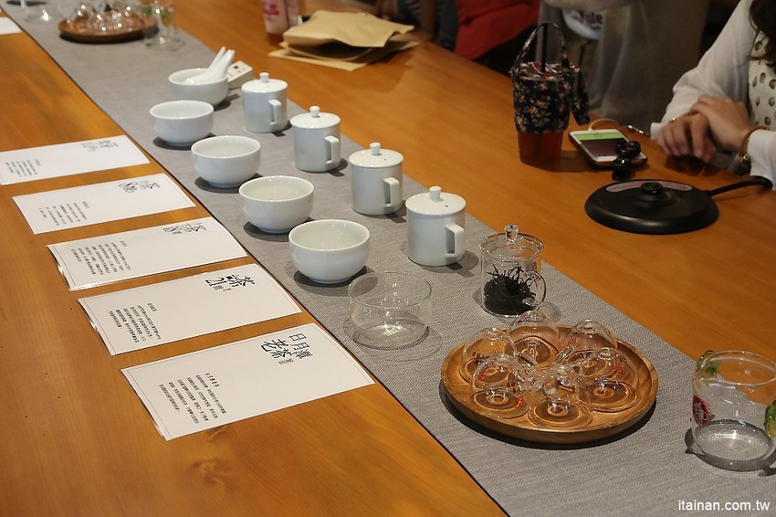 南投景點|HOHOCHA喝喝茶·台灣香日月潭紅茶廠~紅茶導覽、揉茶DIY、Pizza DIY、黃金品茗、混茶初體驗!玩上一整天也沒問題! - 台南好Food遊