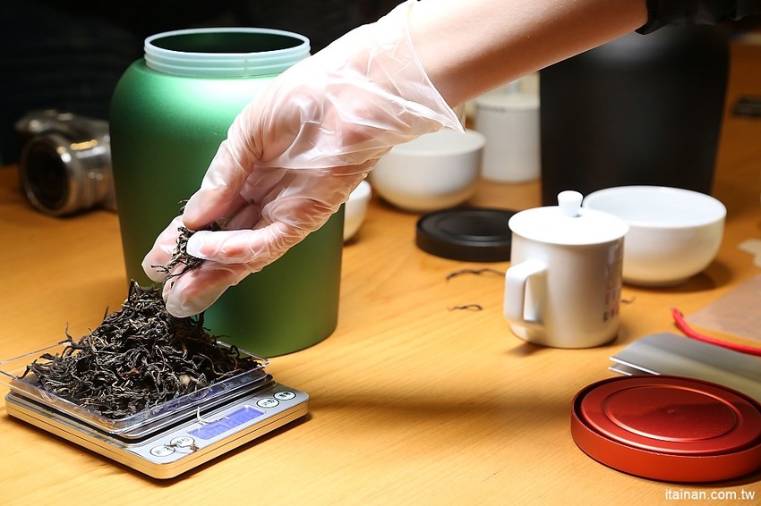 南投景點|HOHOCHA喝喝茶·台灣香日月潭紅茶廠~紅茶導覽、揉茶DIY、Pizza DIY、黃金品茗、混茶初體驗!玩上一整天也沒問題! - 台南好Food遊