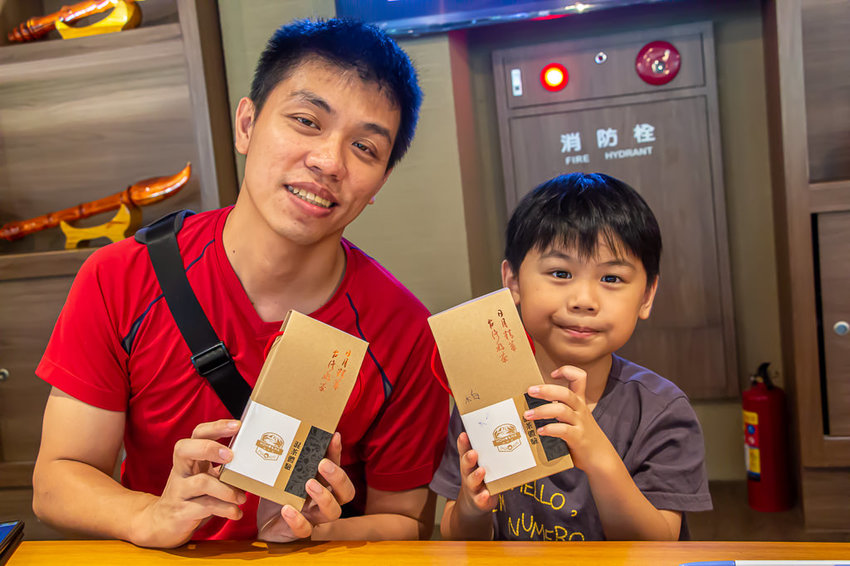 南投景點，HOHOCHA喝喝茶~台灣香日月潭紅茶廠，全台最大紅茶觀光工廠!免門票入園奉茶，吃吃喝喝DIY，還能拍拍美照很不賴。 - 微笑Joe幸運