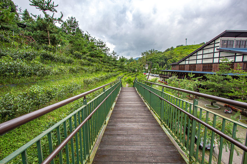 南投景點，HOHOCHA喝喝茶~台灣香日月潭紅茶廠，全台最大紅茶觀光工廠!免門票入園奉茶，吃吃喝喝DIY，還能拍拍美照很不賴。 - 微笑Joe幸運