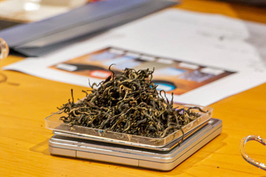 南投景點，HOHOCHA喝喝茶~台灣香日月潭紅茶廠，全台最大紅茶觀光工廠!免門票入園奉茶，吃吃喝喝DIY，還能拍拍美照很不賴。 - 微笑Joe幸運