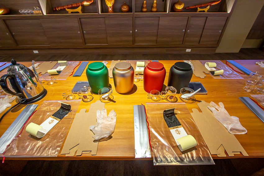 南投景點，HOHOCHA喝喝茶~台灣香日月潭紅茶廠，全台最大紅茶觀光工廠!免門票入園奉茶，吃吃喝喝DIY，還能拍拍美照很不賴。 - 微笑Joe幸運