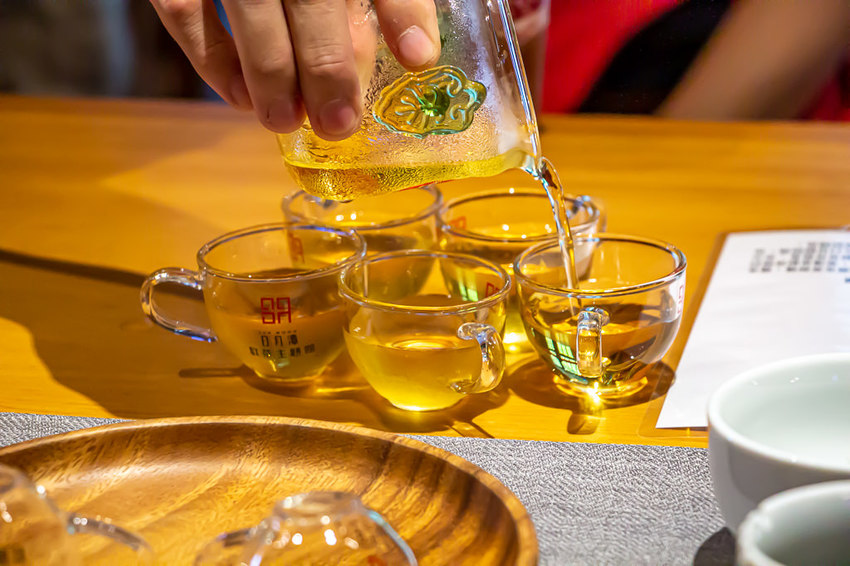 南投景點，HOHOCHA喝喝茶~台灣香日月潭紅茶廠，全台最大紅茶觀光工廠!免門票入園奉茶，吃吃喝喝DIY，還能拍拍美照很不賴。 - 微笑Joe幸運