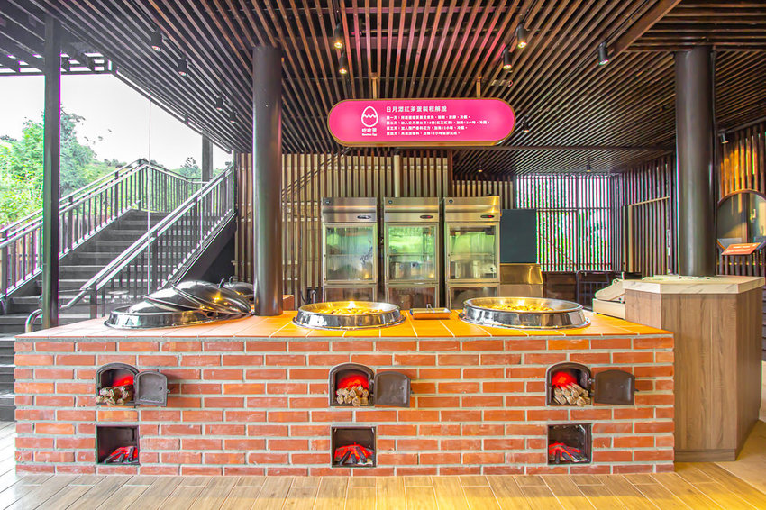 南投景點，HOHOCHA喝喝茶~台灣香日月潭紅茶廠，全台最大紅茶觀光工廠!免門票入園奉茶，吃吃喝喝DIY，還能拍拍美照很不賴。 - 微笑Joe幸運