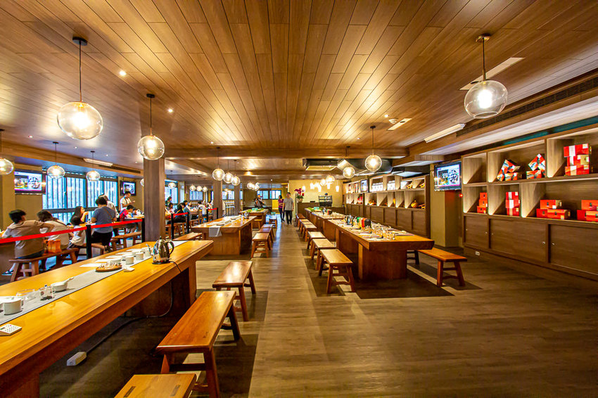 南投景點，HOHOCHA喝喝茶~台灣香日月潭紅茶廠，全台最大紅茶觀光工廠!免門票入園奉茶，吃吃喝喝DIY，還能拍拍美照很不賴。 - 微笑Joe幸運