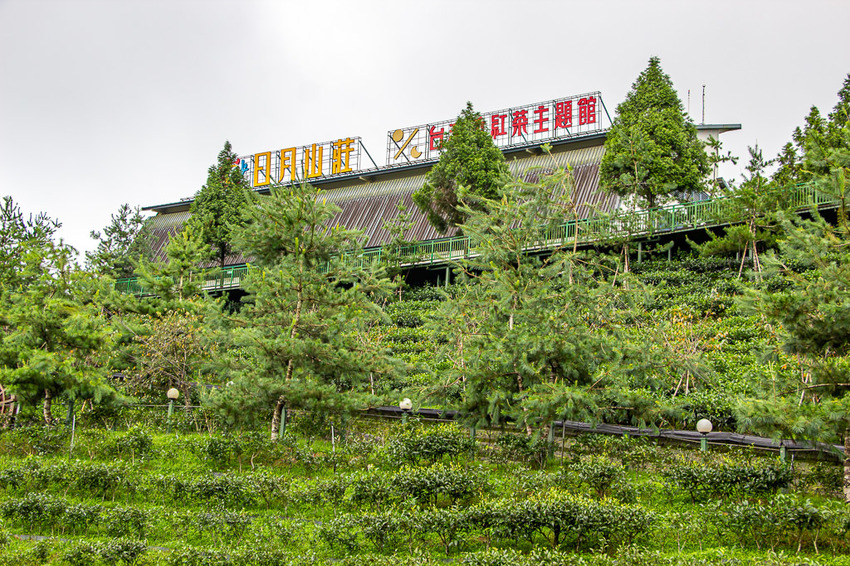 南投景點，HOHOCHA喝喝茶~台灣香日月潭紅茶廠，全台最大紅茶觀光工廠!免門票入園奉茶，吃吃喝喝DIY，還能拍拍美照很不賴。 - 微笑Joe幸運