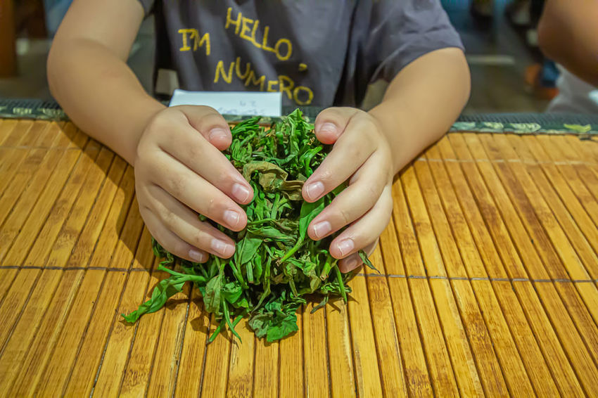 南投景點，HOHOCHA喝喝茶~台灣香日月潭紅茶廠，全台最大紅茶觀光工廠!免門票入園奉茶，吃吃喝喝DIY，還能拍拍美照很不賴。 - 微笑Joe幸運
