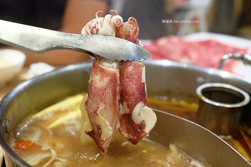 滿足鍋物。史上最狂火鍋店，當月壽星消費直接送龍蝦，這間就連韓星來台都指名要吃它！ @蹦啾♥謝蘿莉 La vie heureuse
