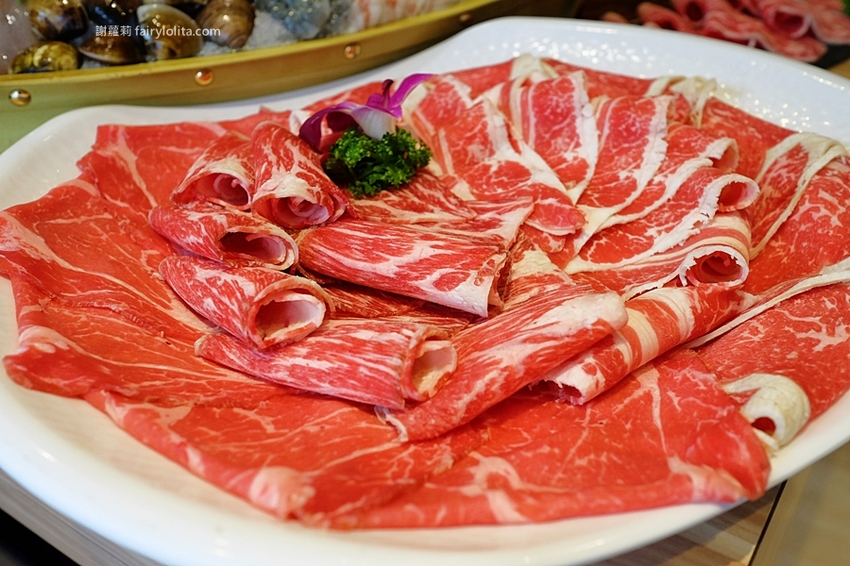 滿足鍋物。史上最狂火鍋店，當月壽星消費直接送龍蝦，這間就連韓星來台都指名要吃它！ @蹦啾♥謝蘿莉 La vie heureuse