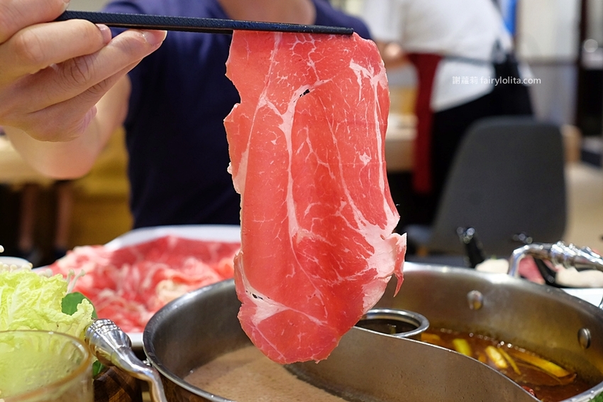滿足鍋物。史上最狂火鍋店，當月壽星消費直接送龍蝦，這間就連韓星來台都指名要吃它！ @蹦啾♥謝蘿莉 La vie heureuse
