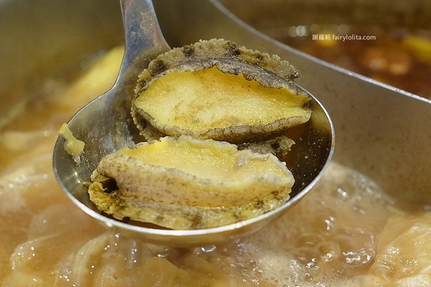 滿足鍋物。史上最狂火鍋店，當月壽星消費直接送龍蝦，這間就連韓星來台都指名要吃它！ @蹦啾♥謝蘿莉 La vie heureuse