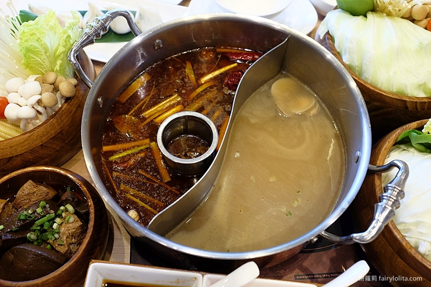 滿足鍋物。史上最狂火鍋店，當月壽星消費直接送龍蝦，這間就連韓星來台都指名要吃它！ @蹦啾♥謝蘿莉 La vie heureuse