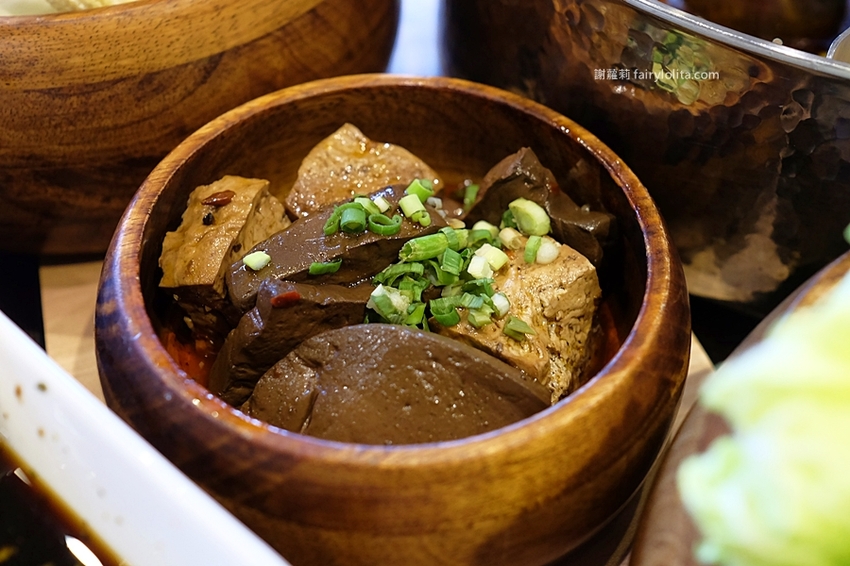 滿足鍋物。史上最狂火鍋店，當月壽星消費直接送龍蝦，這間就連韓星來台都指名要吃它！ @蹦啾♥謝蘿莉 La vie heureuse