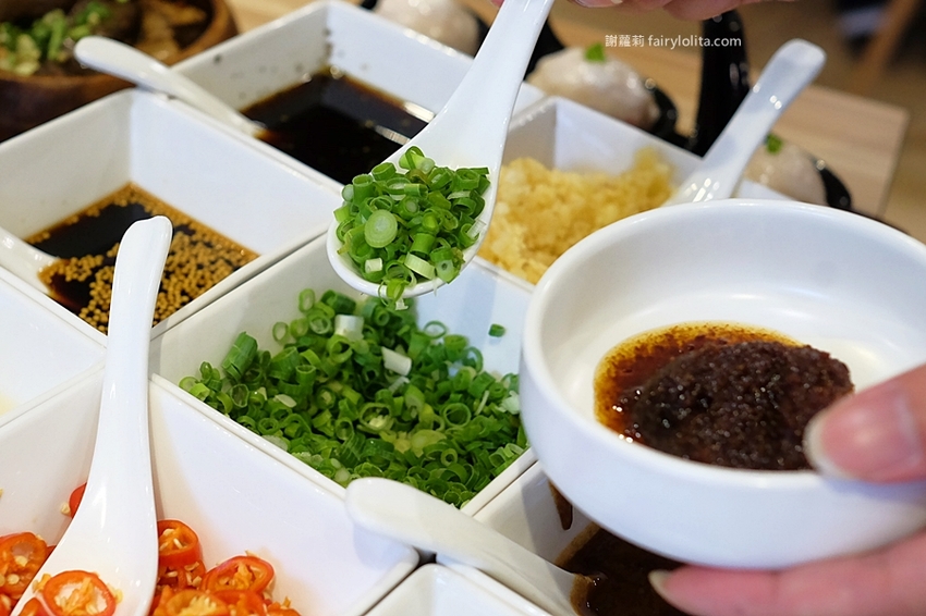 滿足鍋物。史上最狂火鍋店，當月壽星消費直接送龍蝦，這間就連韓星來台都指名要吃它！ @蹦啾♥謝蘿莉 La vie heureuse