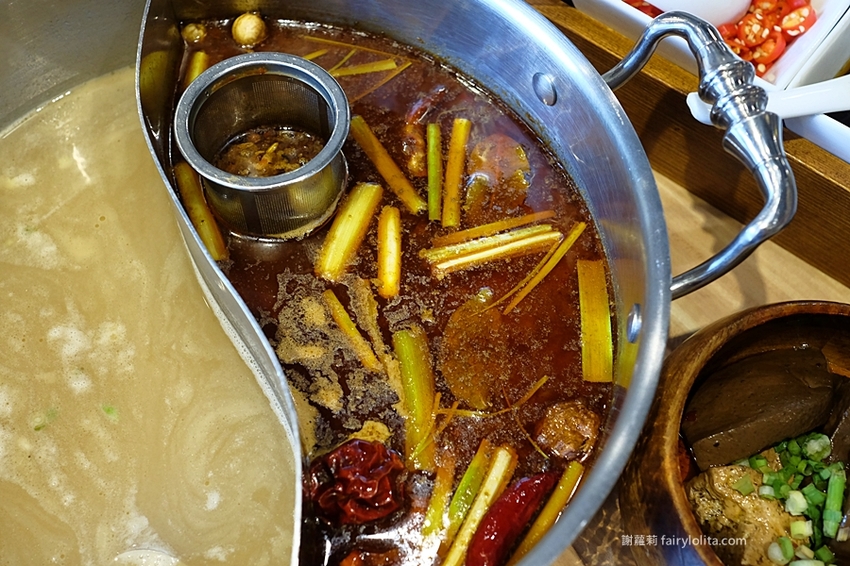 滿足鍋物。史上最狂火鍋店，當月壽星消費直接送龍蝦，這間就連韓星來台都指名要吃它！ @蹦啾♥謝蘿莉 La vie heureuse