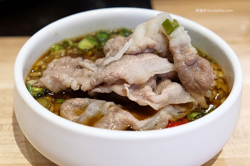 滿足鍋物。史上最狂火鍋店，當月壽星消費直接送龍蝦，這間就連韓星來台都指名要吃它！ @蹦啾♥謝蘿莉 La vie heureuse