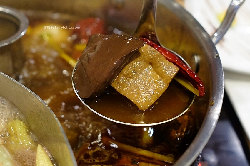 滿足鍋物。史上最狂火鍋店，當月壽星消費直接送龍蝦，這間就連韓星來台都指名要吃它！ @蹦啾♥謝蘿莉 La vie heureuse