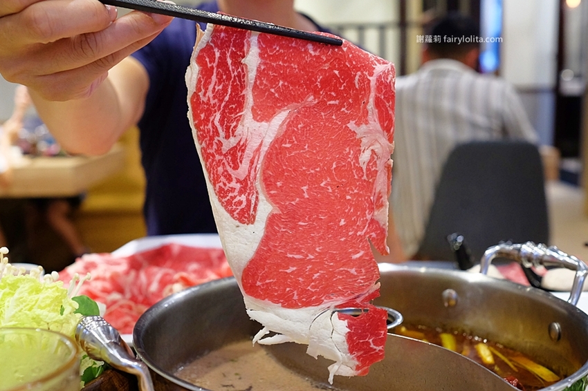 滿足鍋物。史上最狂火鍋店，當月壽星消費直接送龍蝦，這間就連韓星來台都指名要吃它！ @蹦啾♥謝蘿莉 La vie heureuse