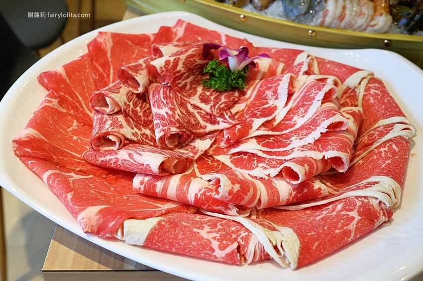 滿足鍋物。史上最狂火鍋店，當月壽星消費直接送龍蝦，這間就連韓星來台都指名要吃它！ @蹦啾♥謝蘿莉 La vie heureuse