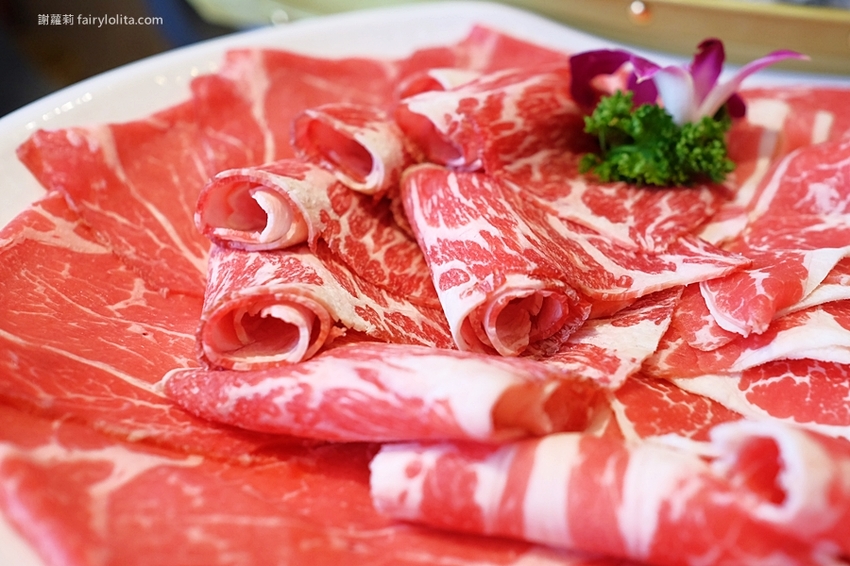 滿足鍋物。史上最狂火鍋店，當月壽星消費直接送龍蝦，這間就連韓星來台都指名要吃它！ @蹦啾♥謝蘿莉 La vie heureuse