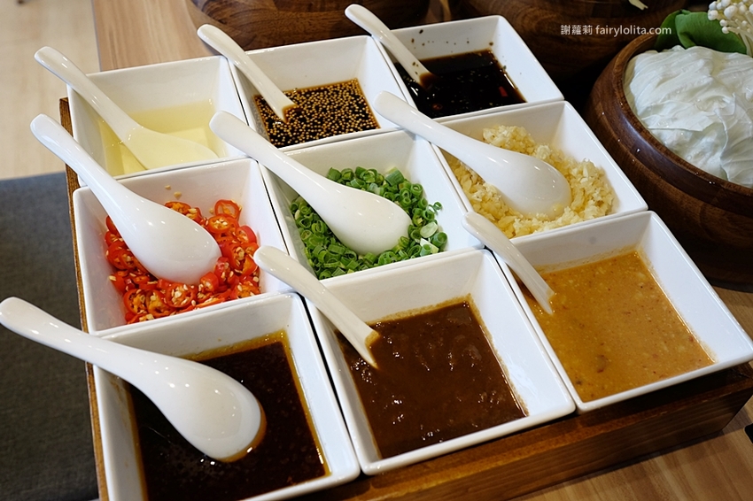 滿足鍋物。史上最狂火鍋店，當月壽星消費直接送龍蝦，這間就連韓星來台都指名要吃它！ @蹦啾♥謝蘿莉 La vie heureuse