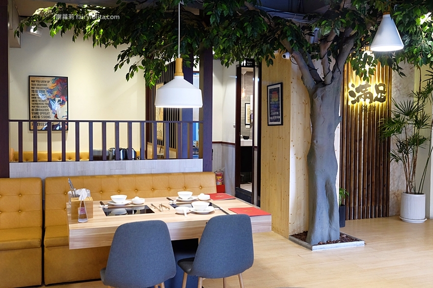 滿足鍋物。史上最狂火鍋店，當月壽星消費直接送龍蝦，這間就連韓星來台都指名要吃它！ @蹦啾♥謝蘿莉 La vie heureuse