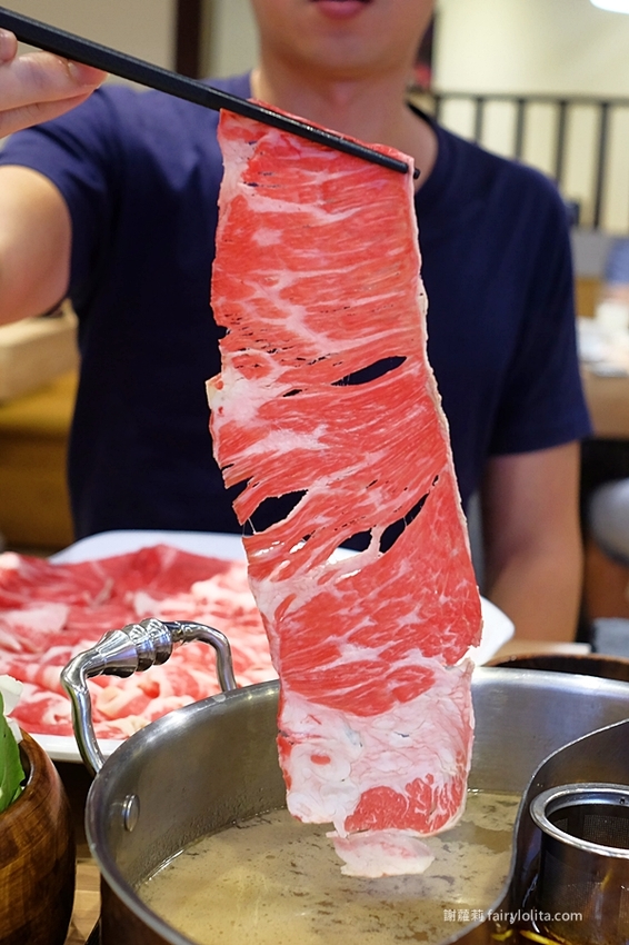 滿足鍋物。史上最狂火鍋店，當月壽星消費直接送龍蝦，這間就連韓星來台都指名要吃它！ @蹦啾♥謝蘿莉 La vie heureuse