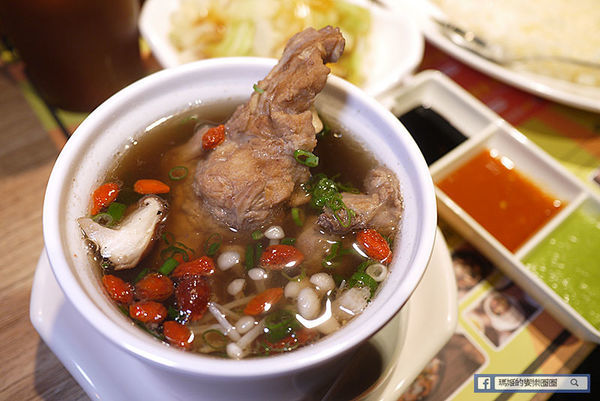台北中山海南雞飯【林記海南雞飯】用最好的雞做最好的海南雞飯/配肉骨茶湯正對味!遼寧街海南雞飯/南京復興美食
