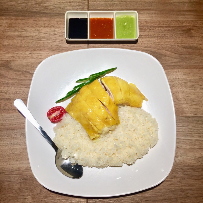 【林記海南雞飯】中山平價美食推薦｜海南雞腿鮮嫩多汁、肉骨茶清爽甘甜 - 邦妮2兔